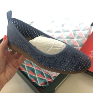 Never worn Aerosoles flats